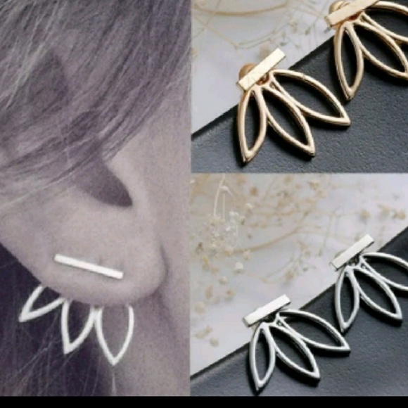 Jewelry - Double sided lotus earring